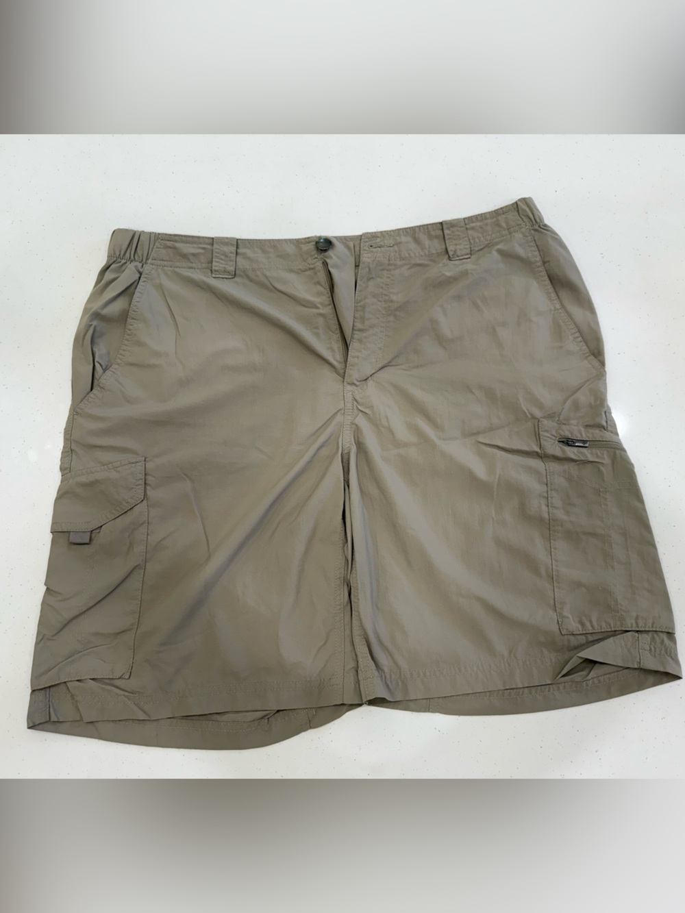 Columbia Men's Cargo Shorts in Khaki